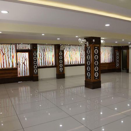 בהופאל Hotel Pushpanjali מראה חיצוני תמונה