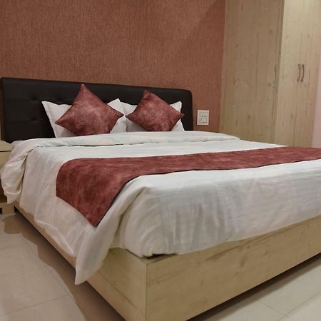 בהופאל Hotel Pushpanjali מראה חיצוני תמונה