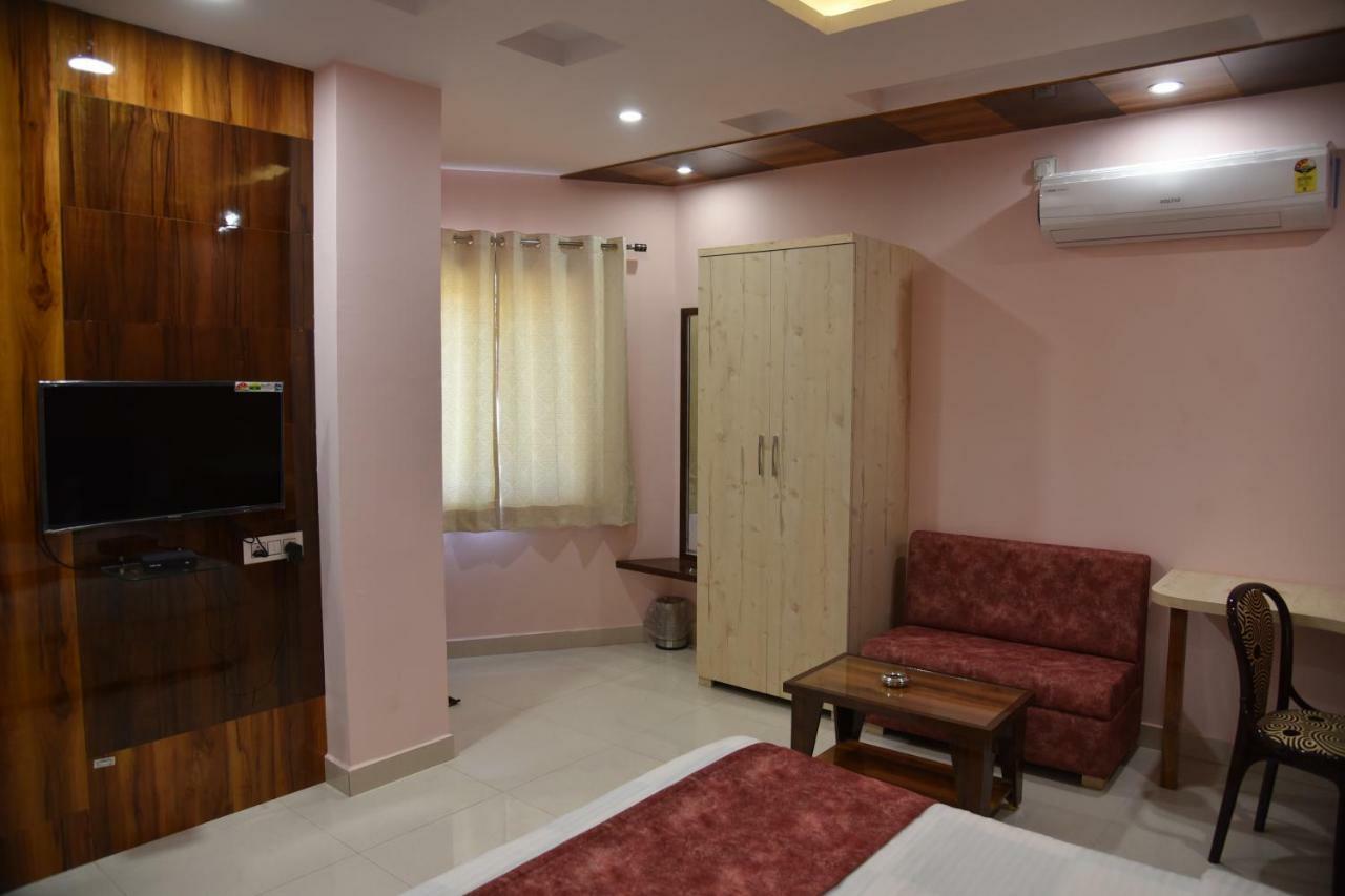 בהופאל Hotel Pushpanjali מראה חיצוני תמונה