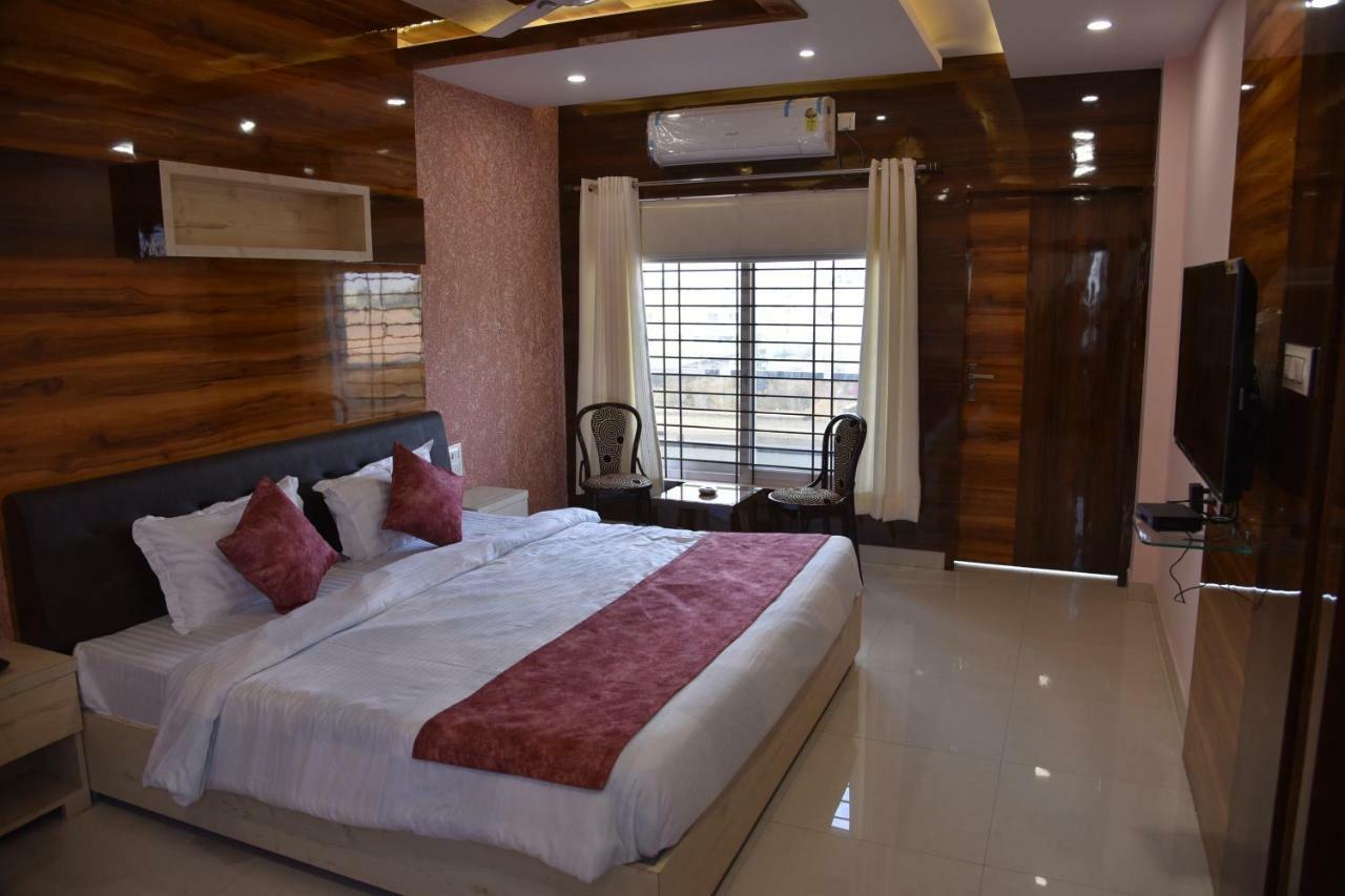 בהופאל Hotel Pushpanjali מראה חיצוני תמונה