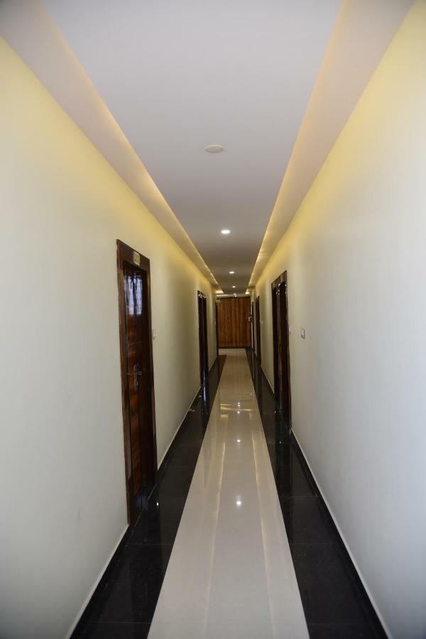 בהופאל Hotel Pushpanjali מראה חיצוני תמונה
