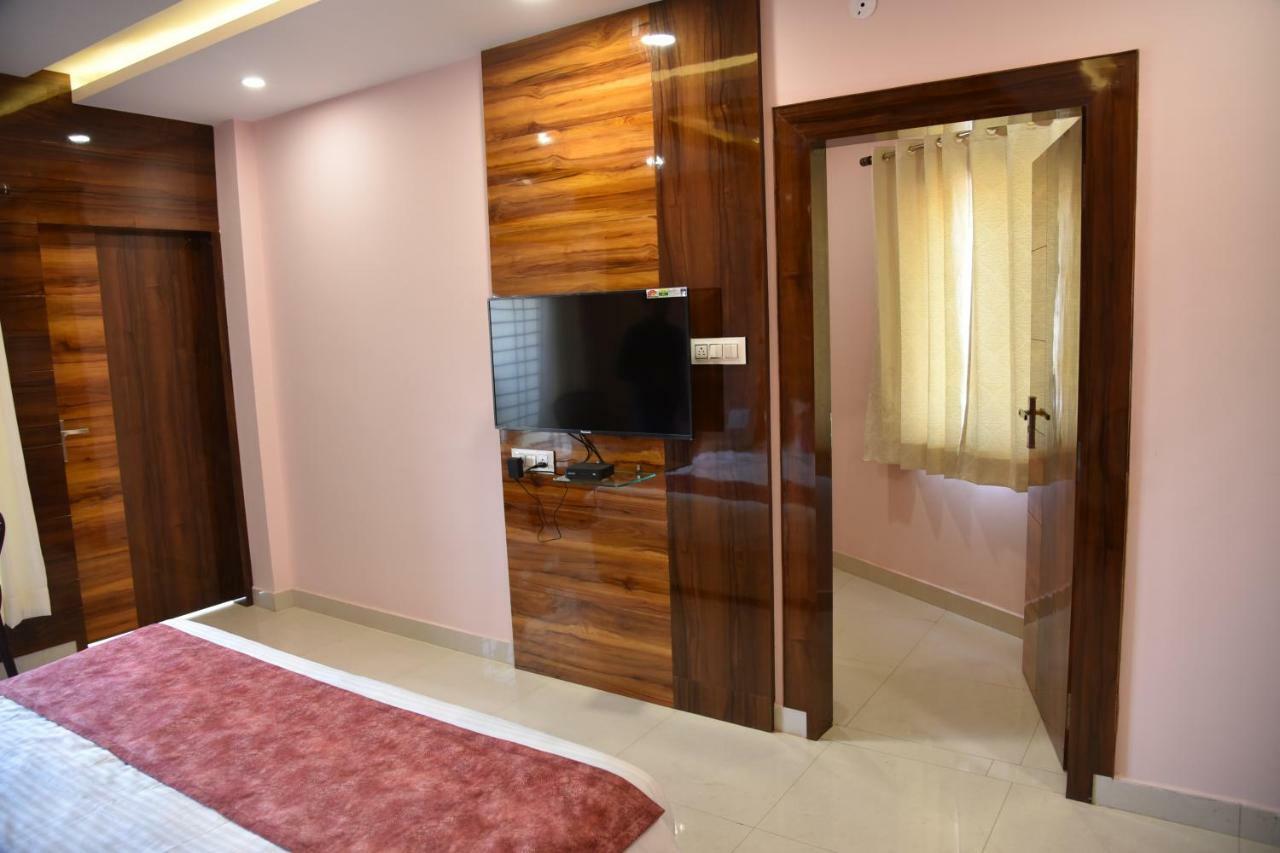 בהופאל Hotel Pushpanjali מראה חיצוני תמונה