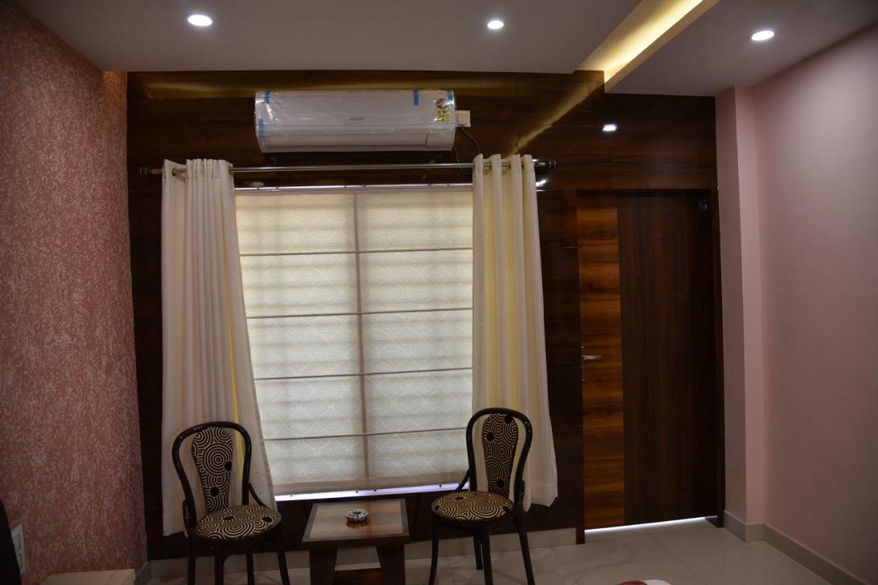 בהופאל Hotel Pushpanjali מראה חיצוני תמונה