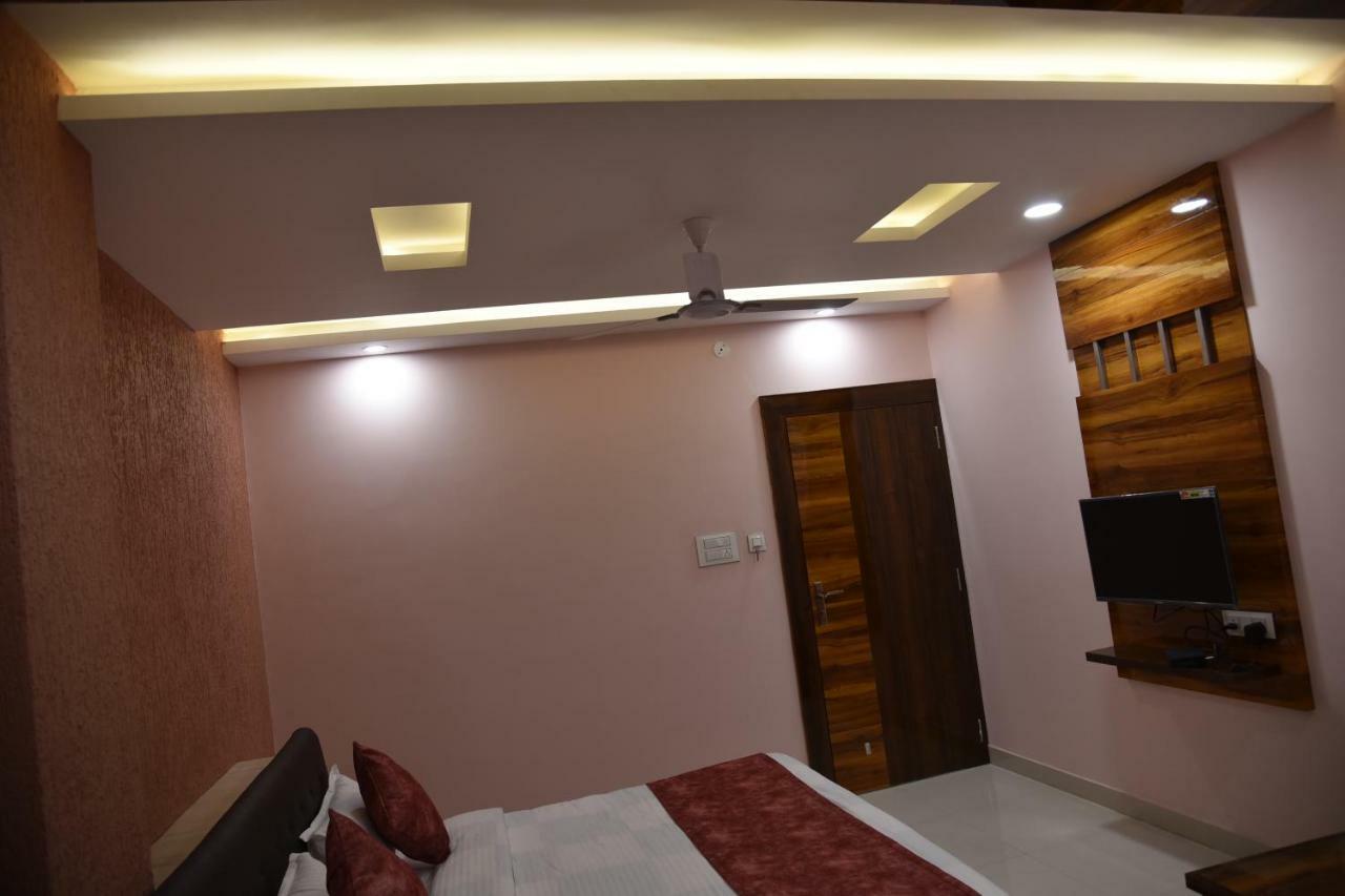 בהופאל Hotel Pushpanjali מראה חיצוני תמונה