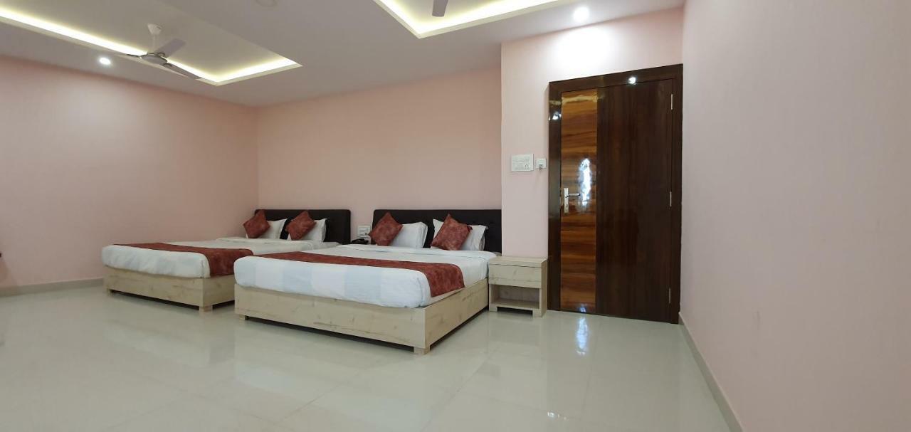 בהופאל Hotel Pushpanjali מראה חיצוני תמונה