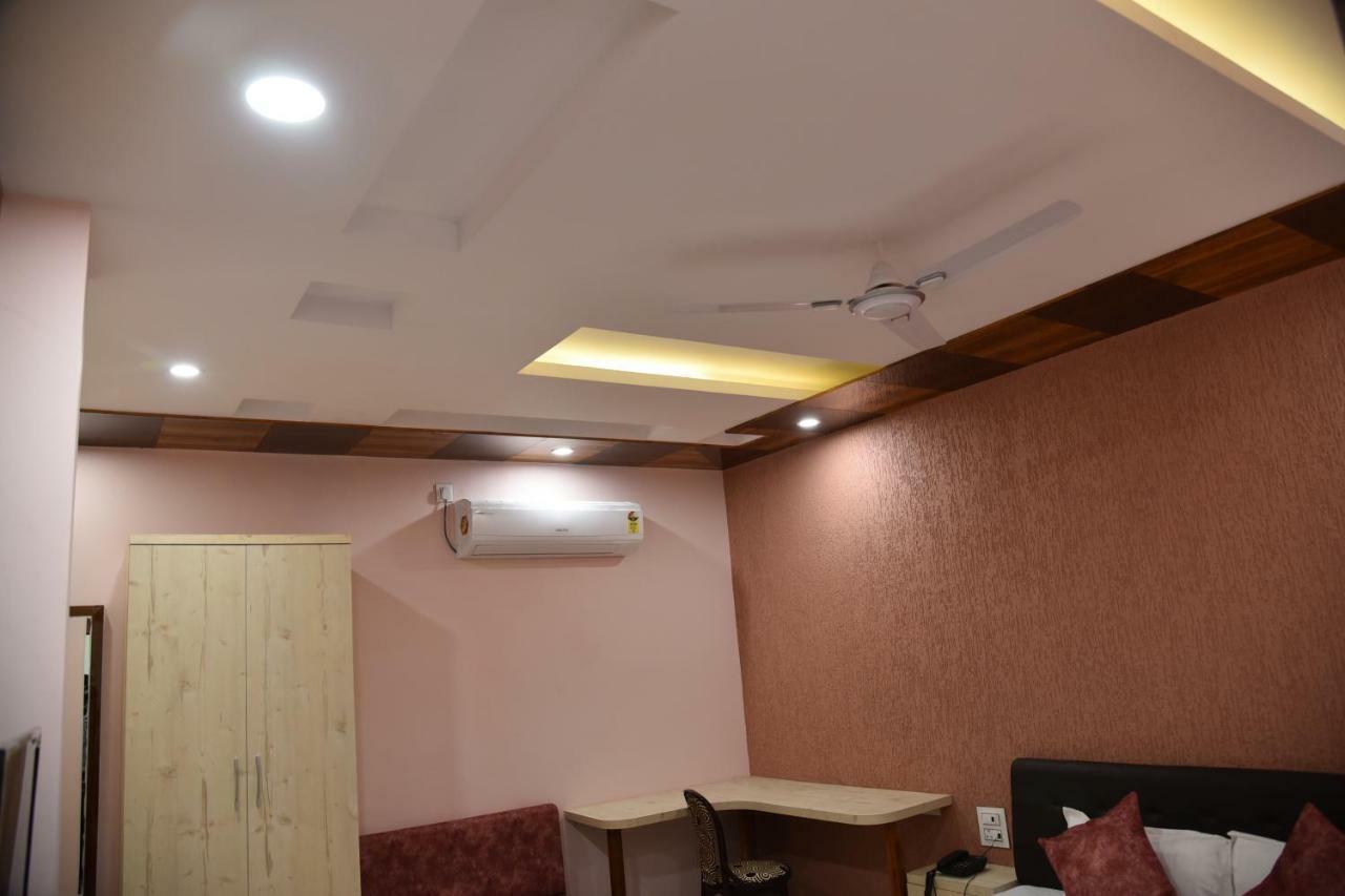 בהופאל Hotel Pushpanjali מראה חיצוני תמונה
