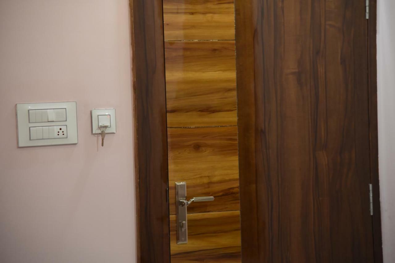 בהופאל Hotel Pushpanjali מראה חיצוני תמונה