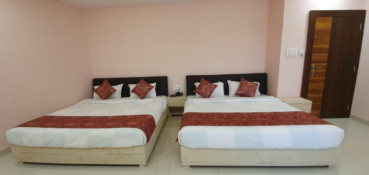 בהופאל Hotel Pushpanjali מראה חיצוני תמונה