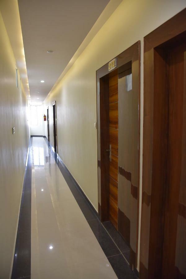 בהופאל Hotel Pushpanjali מראה חיצוני תמונה