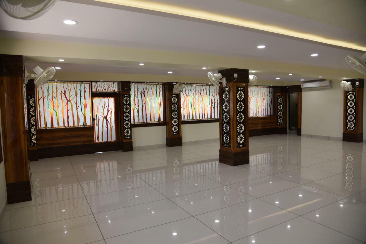 בהופאל Hotel Pushpanjali מראה חיצוני תמונה