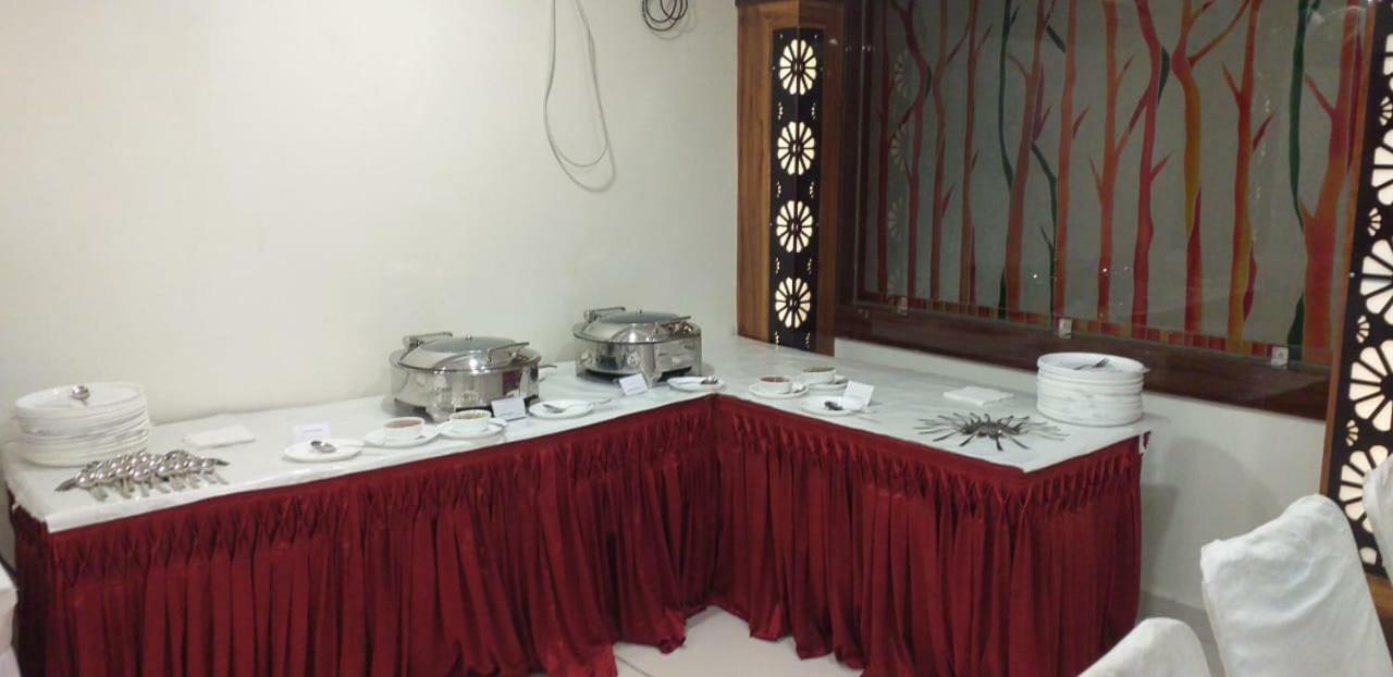 בהופאל Hotel Pushpanjali מראה חיצוני תמונה